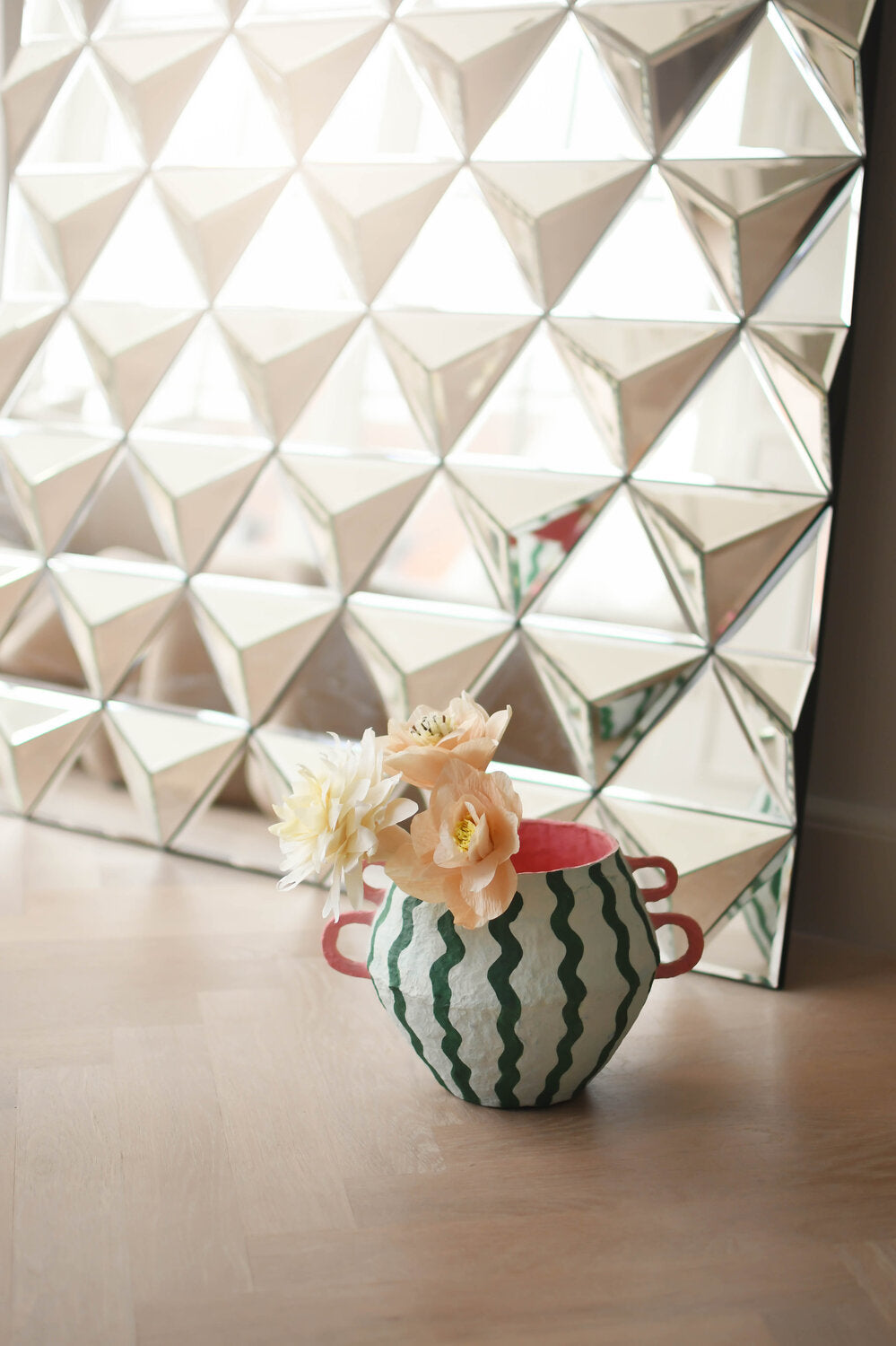 Stribet vase, grøn zig zag - H27 cm.